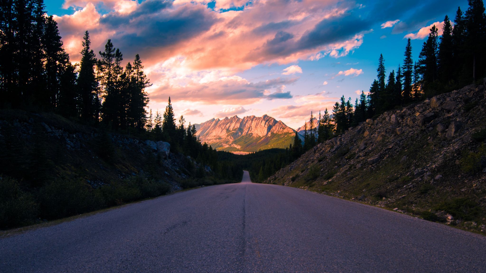 Maligne Canyon Road, Canada