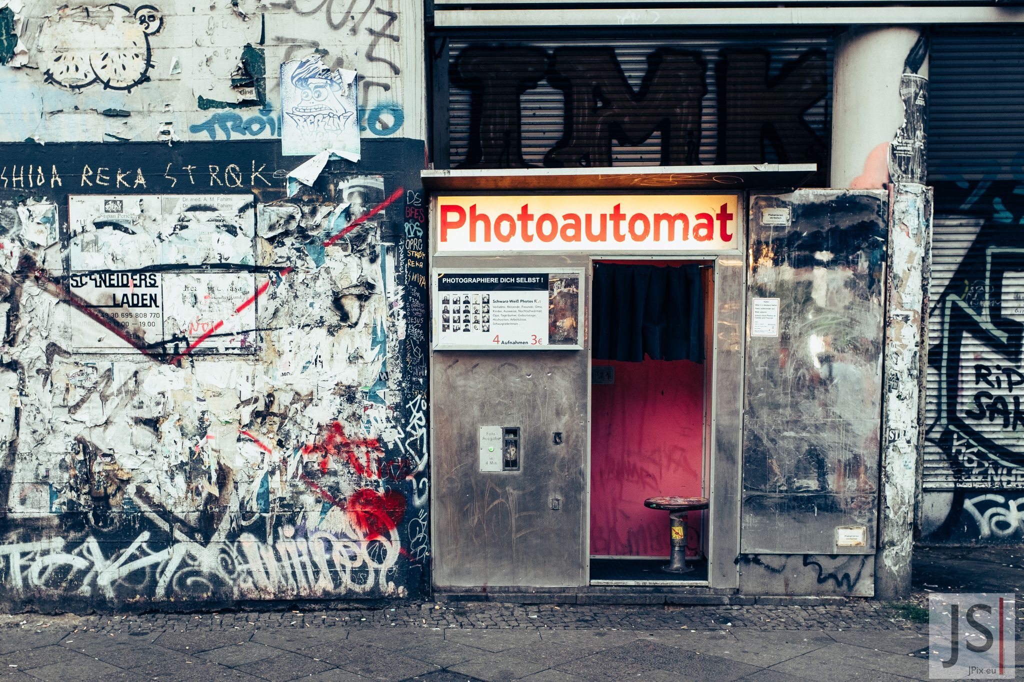 Photoautomat am KottbusserTor, Germany