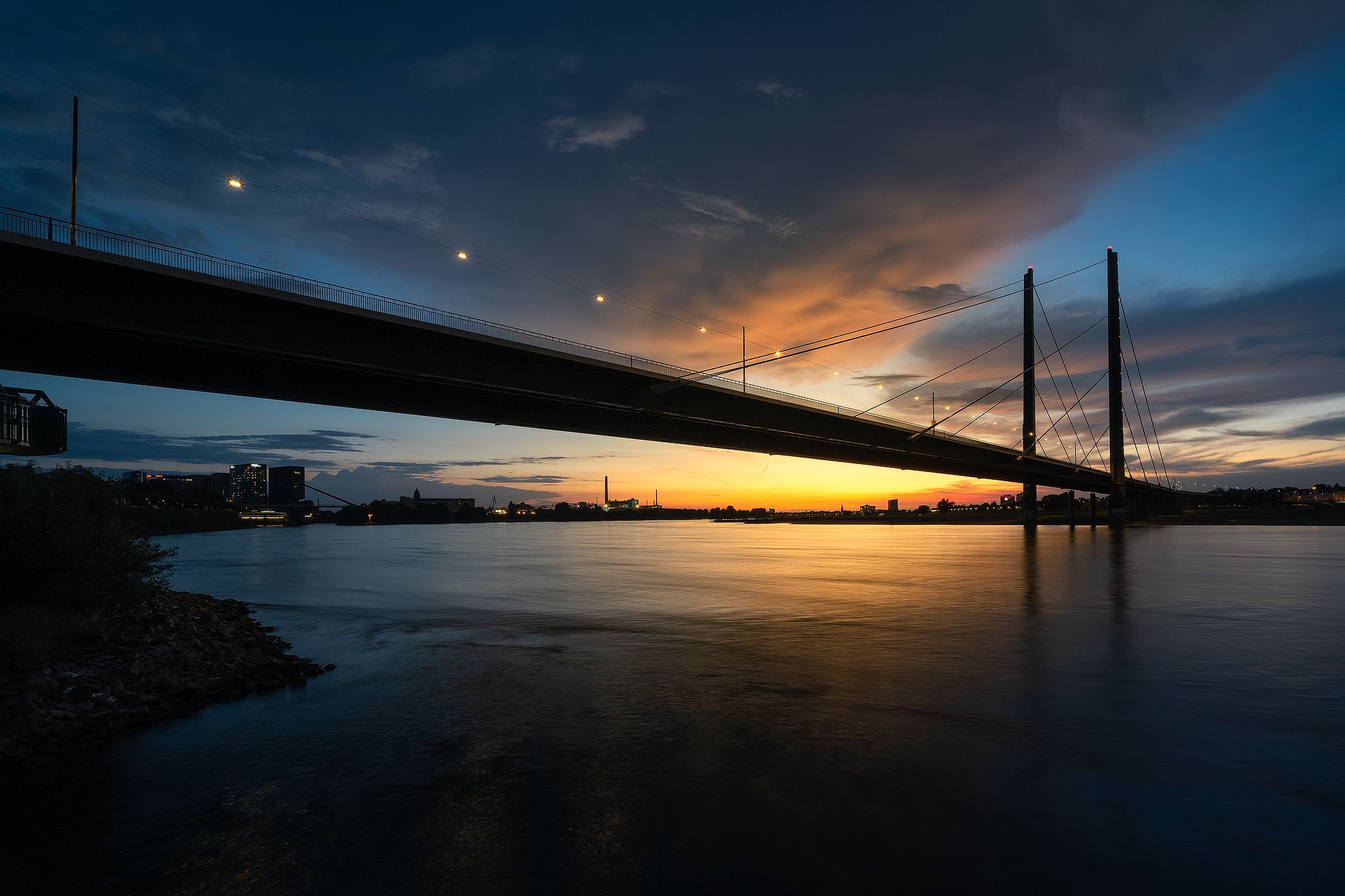 Pont de Rheinknie, Düsseldorf, Germany
