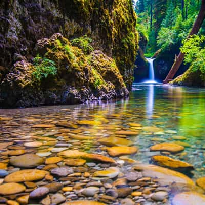 Punchbowl Falls, USA