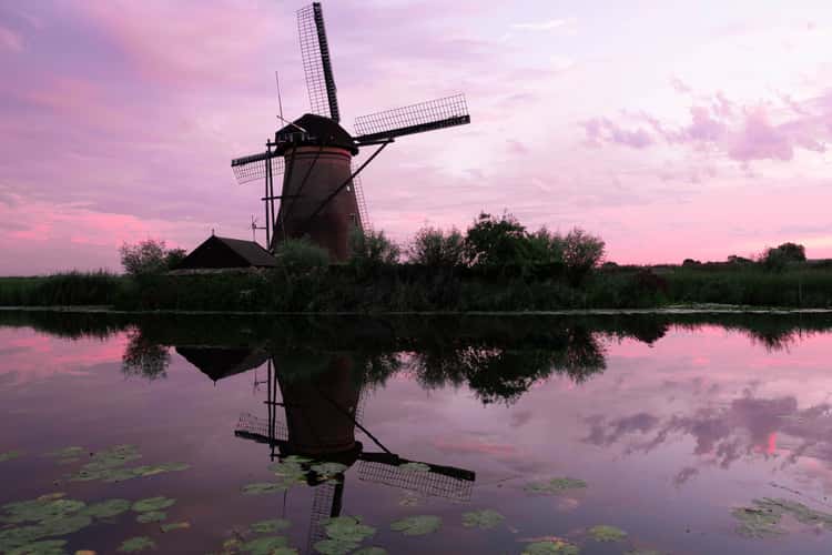 the windmills of kinderdijk