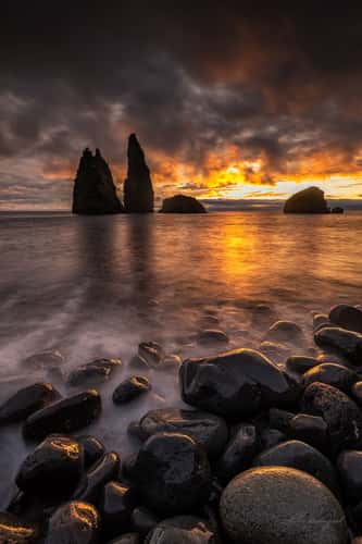Baía da Alagoa, the black beach at sunrise