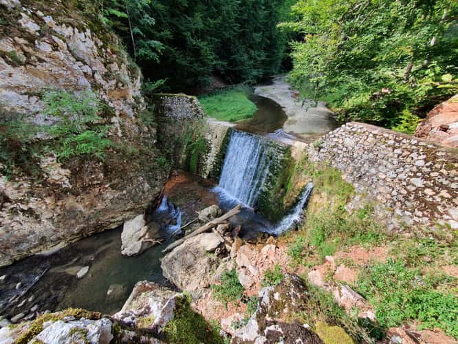 Lazuri Waterfall