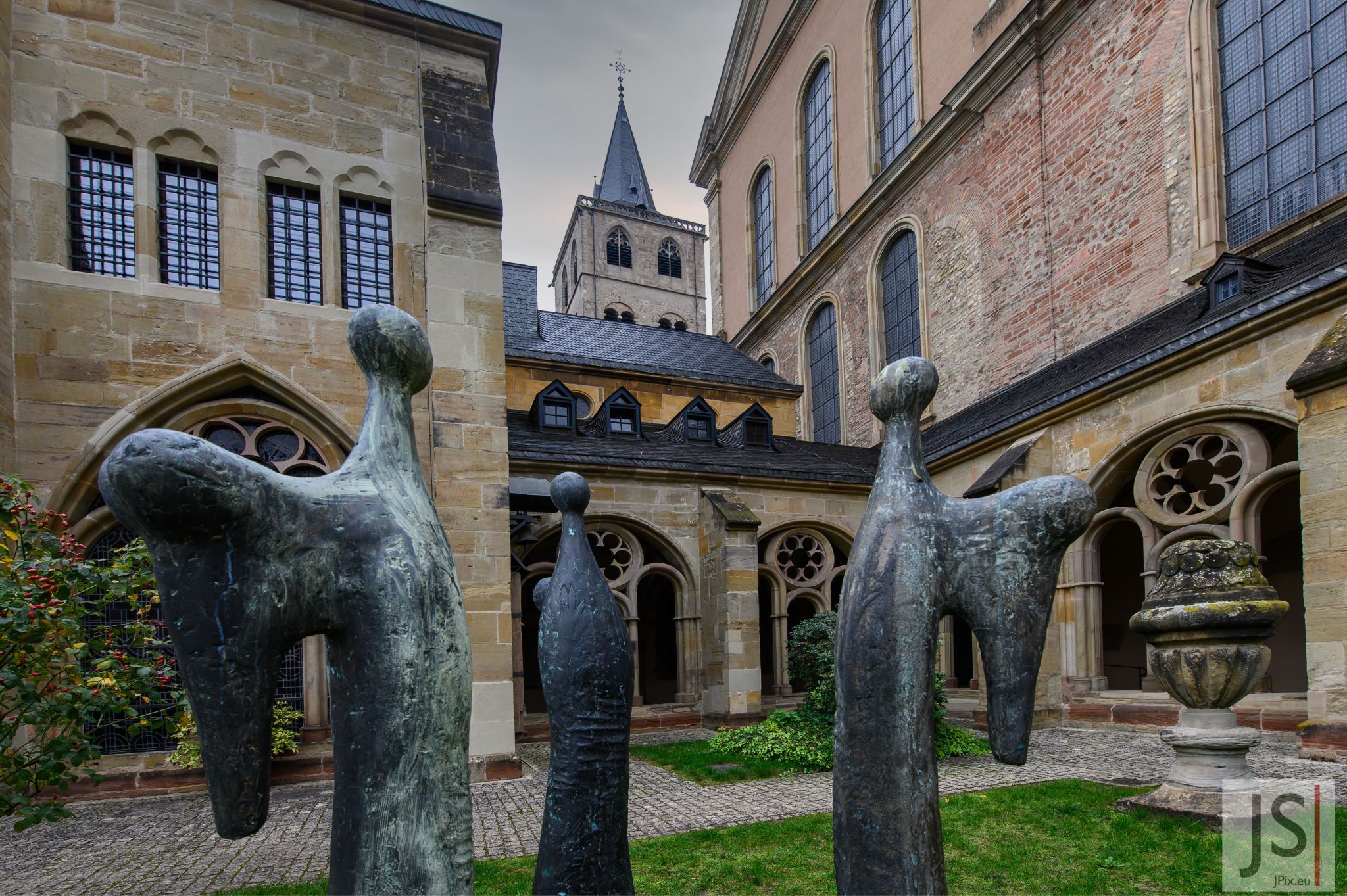 Three Engels, Domkreuzgang, Trier, Germany