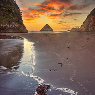 Mataora Round Rock Taranaki North Island, New Zealand