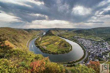 Moselle Bend at Bremm