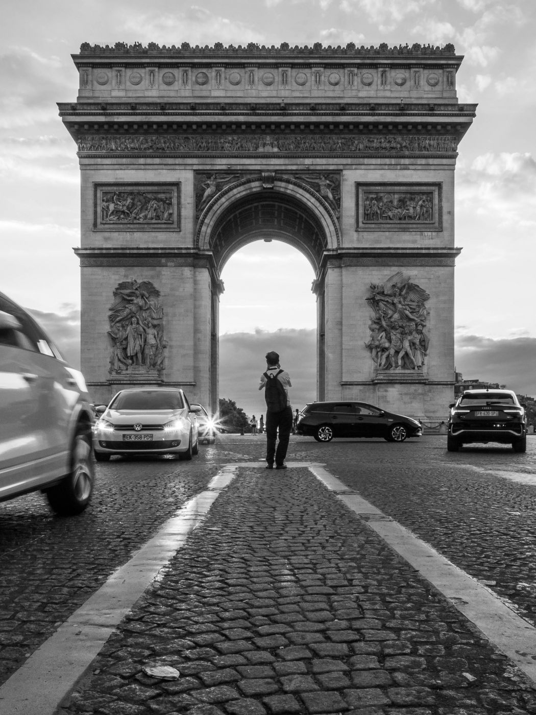 荻原美里さん View from the Ark de Triomphe arc-de-triomphe-street-view-