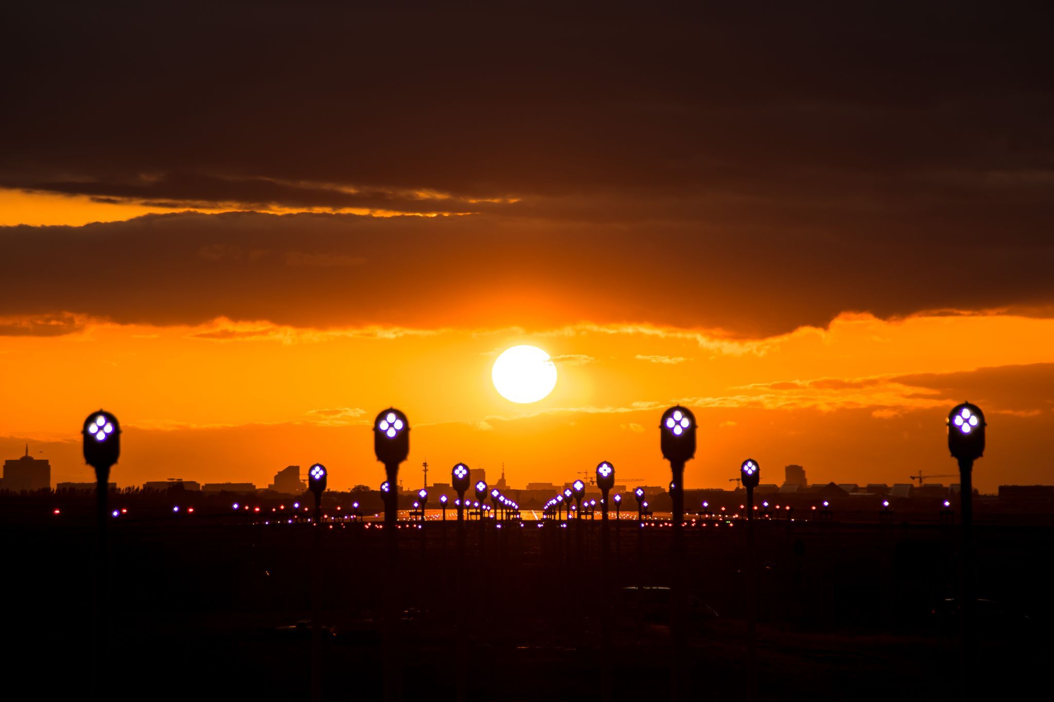 Runway 25L, Belgium