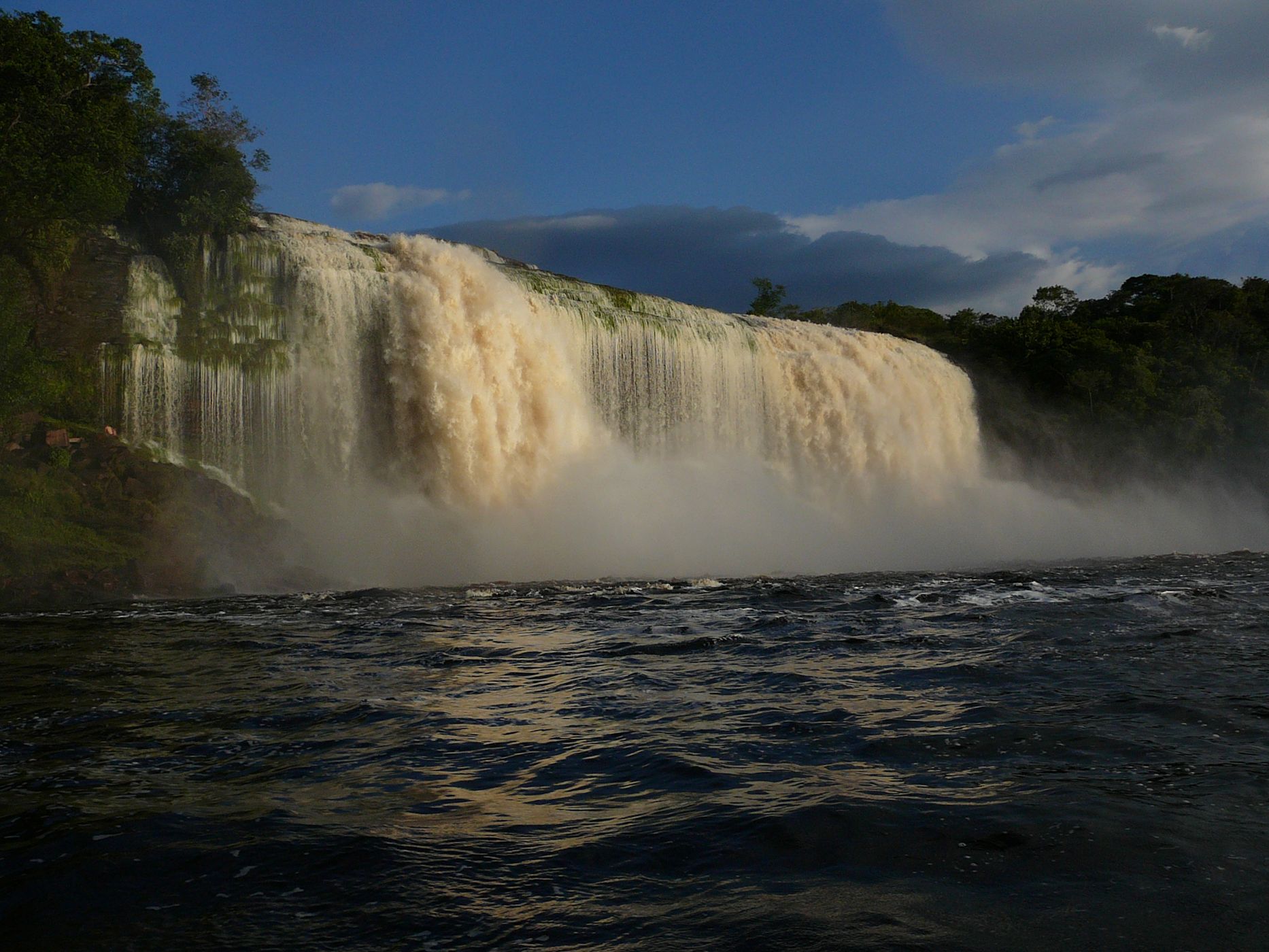 Salta Hacha Canaima National Park Venezuela, Venezuela