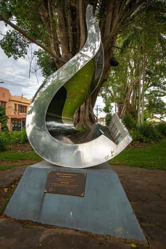 Statue to pianist David Helfgott Bellingen NSW