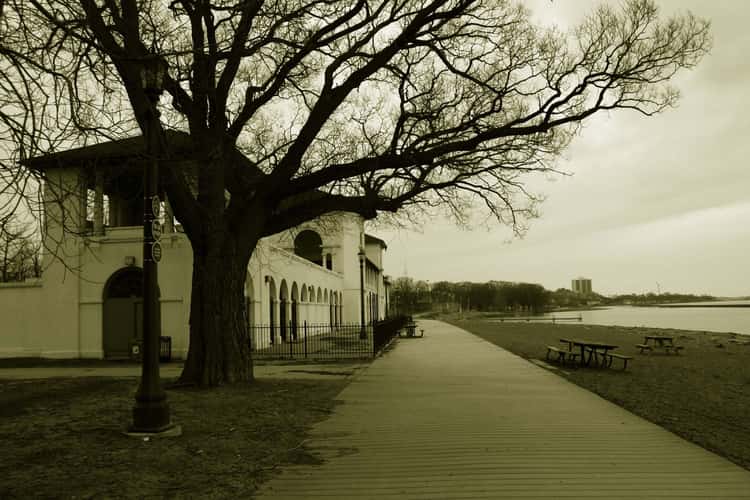 Sunnyside Pavilion Beach