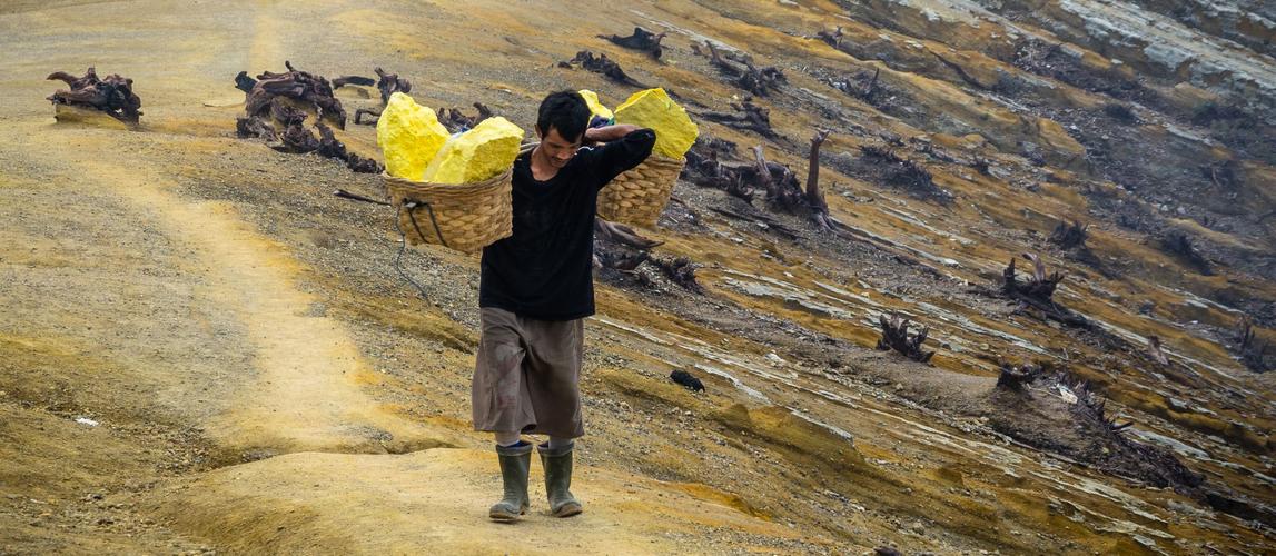 Appreciation of the sulfur carriers at Ijen volcano