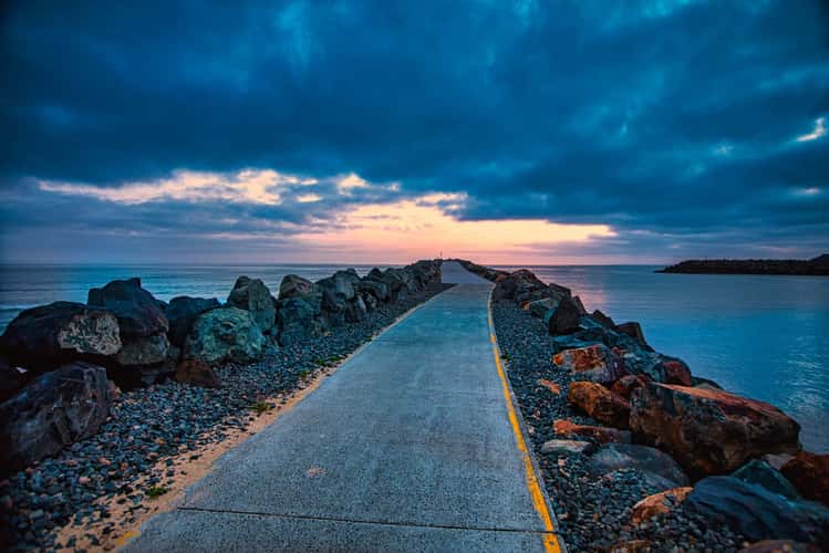 Breakwall to sunrise North Haven NSW