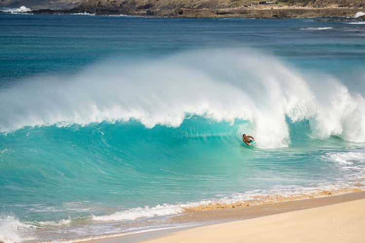 Keawaula Beach waves