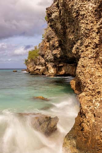 Playa Kalki cliffs
