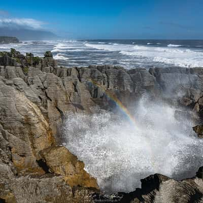 Punakaiki / Pancake Rocks blow holes, New Zealand