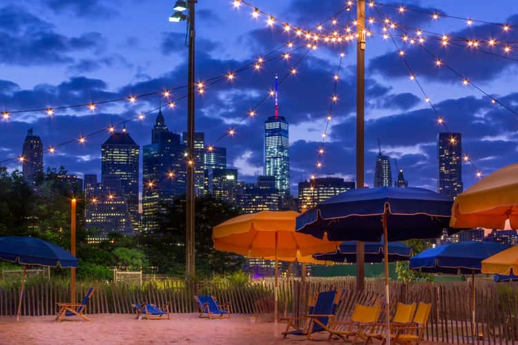 A beach with a view - Brooklyn Bridge Park