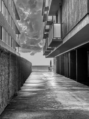 Between the units Mona Vale Sydney