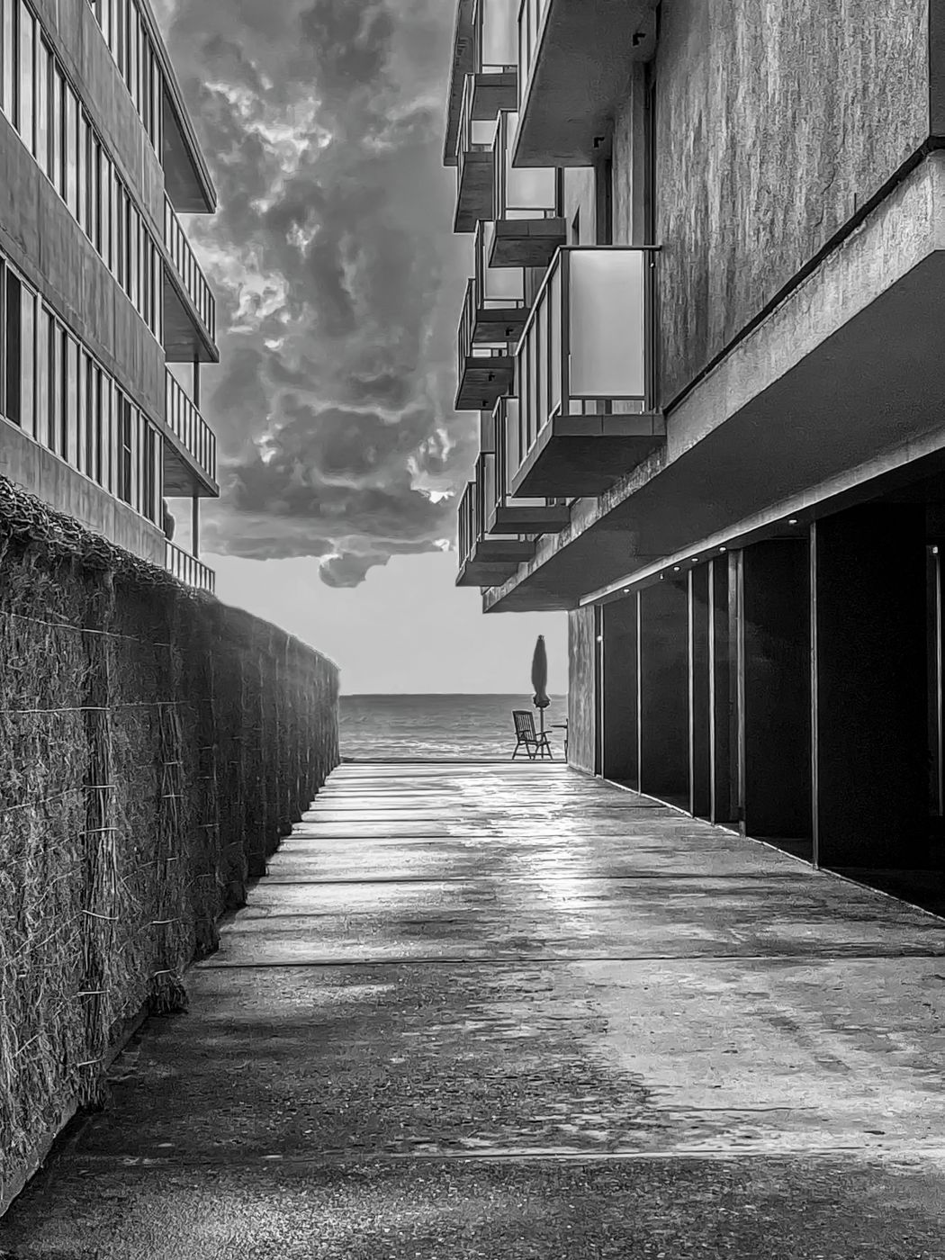 Between the units Mona Vale Sydney, Australia