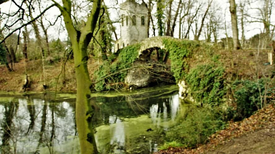 Bridge in Boekenberg park.