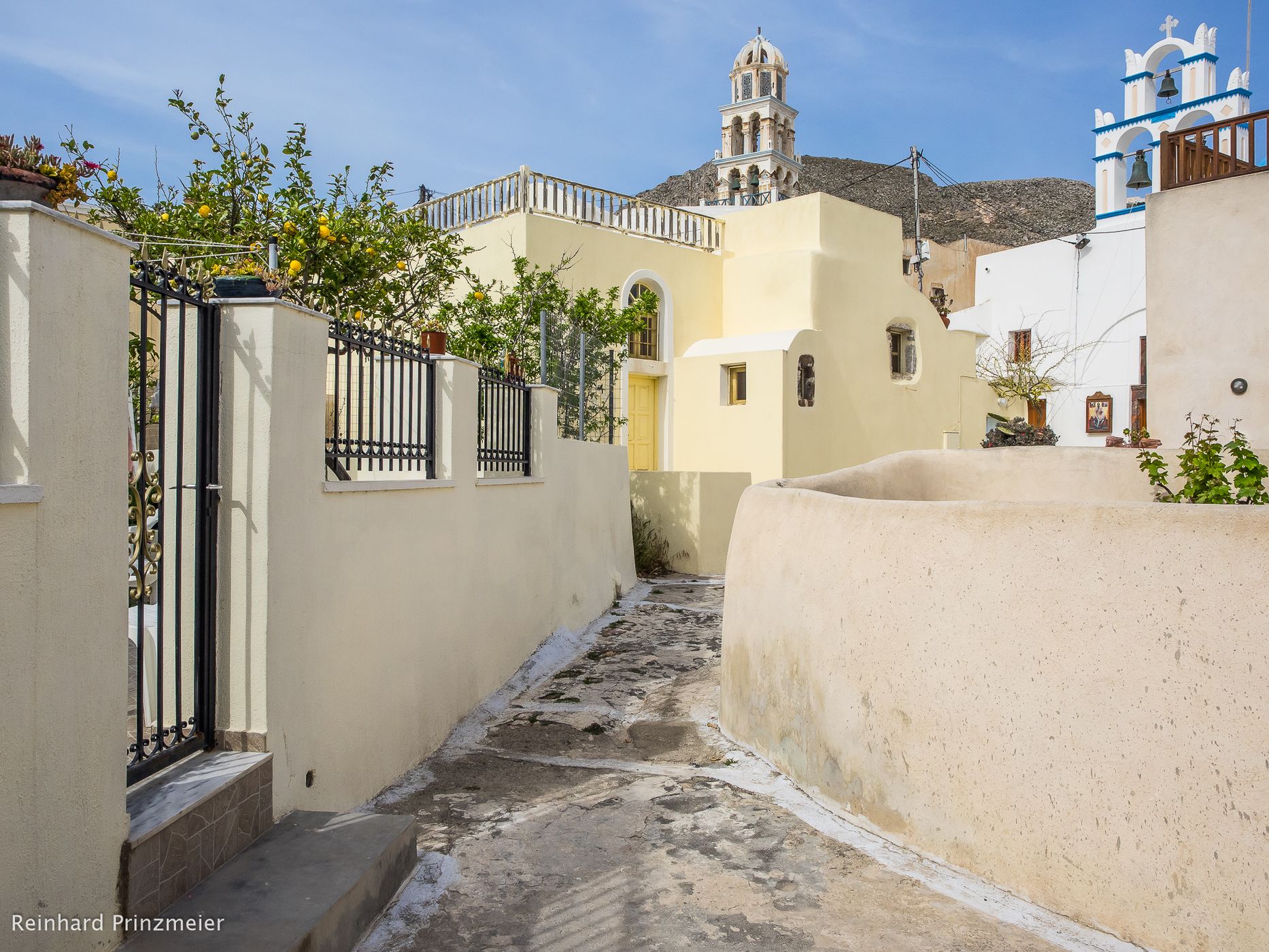 Gasse in Emporio, Greece