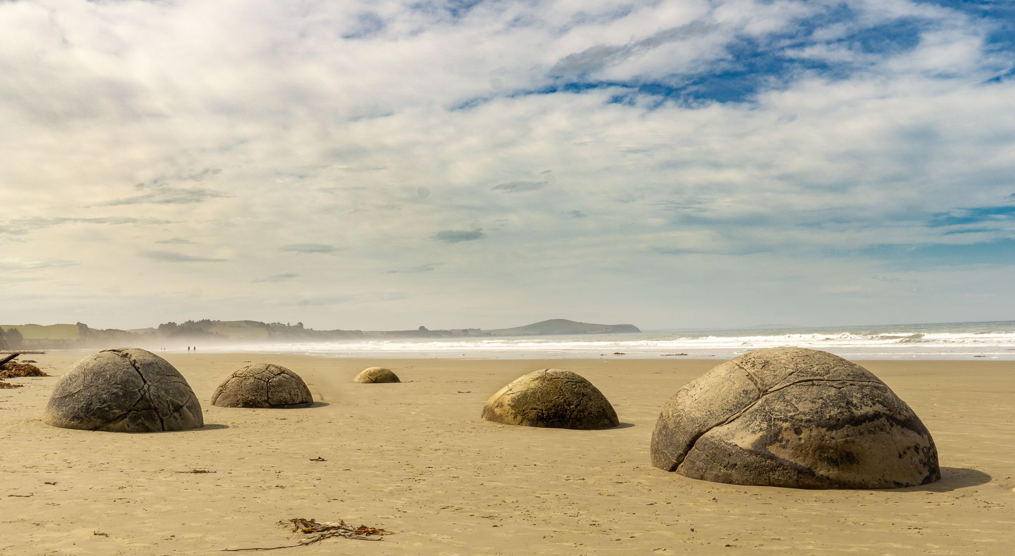 Moeraki Boulders sunrise South Island, New Zealand