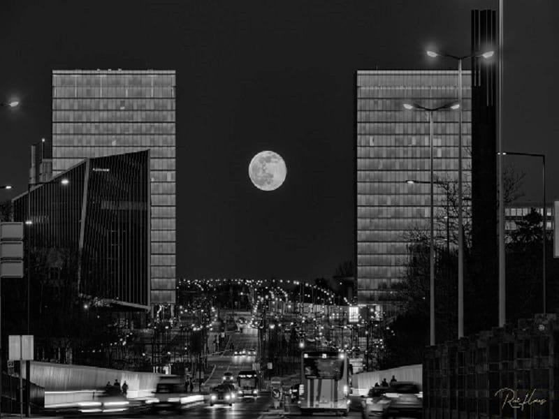 Moon rise at Kirchberg, Luxembourg, Luxembourg