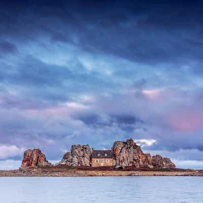 Plougrescant, Le Gouffre - The house between two rocks, France