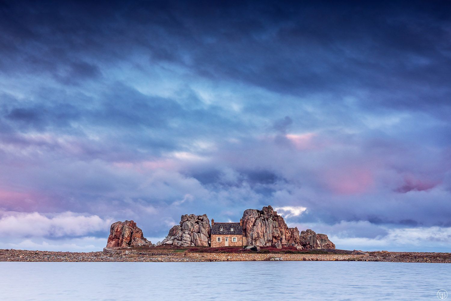 Plougrescant, Le Gouffre - The house between two rocks, France