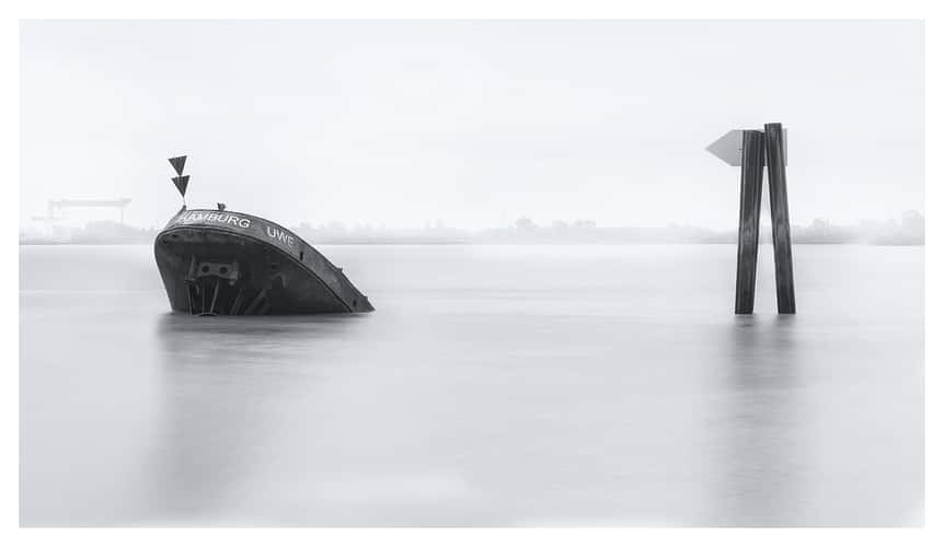 Ship wreck 'Uwe' and 'Polstjernan' at Falkensteiner Ufer