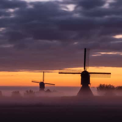 Zandwijkse and Uitwijkse molen, Netherlands