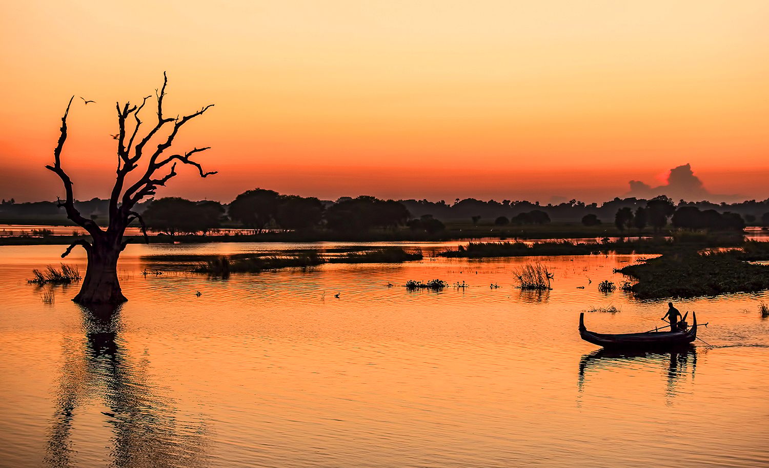Abend am Lake Taungthaman, Myanmar