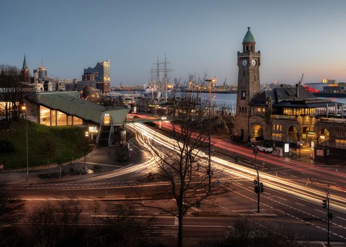 Landungsbrücken und Elbphilharmonie, Hamburg