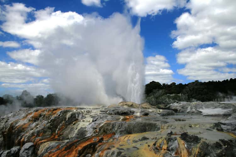 Pōhutu and Te Tohu Geysir, Rotoroua