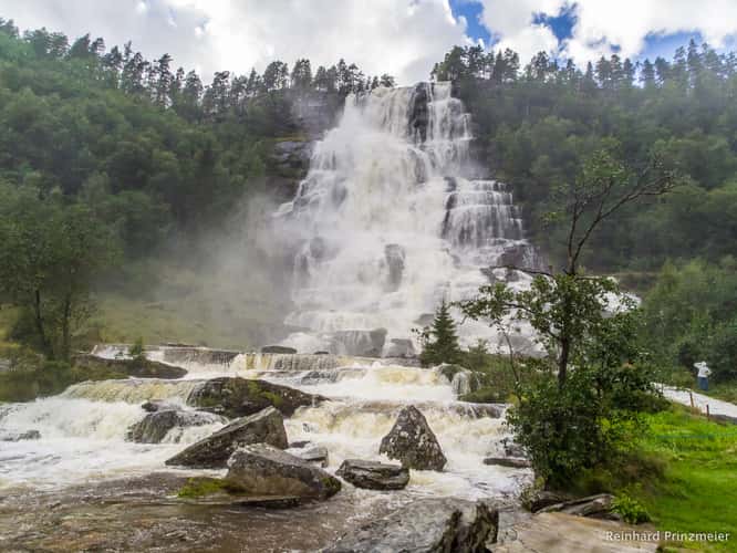 Tvindefossen Waterfall