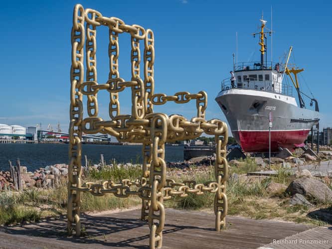 Ventspils Golden Chain Chair