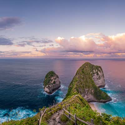 Kelingking Beach Cliff, Bali, Indonesia