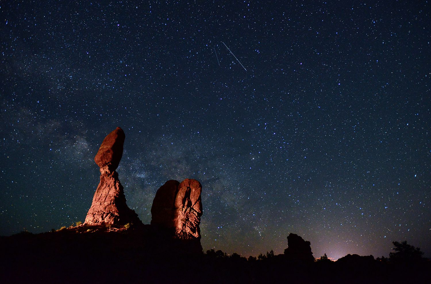 Balanced Rock, Arches National Park, Utah, USA
