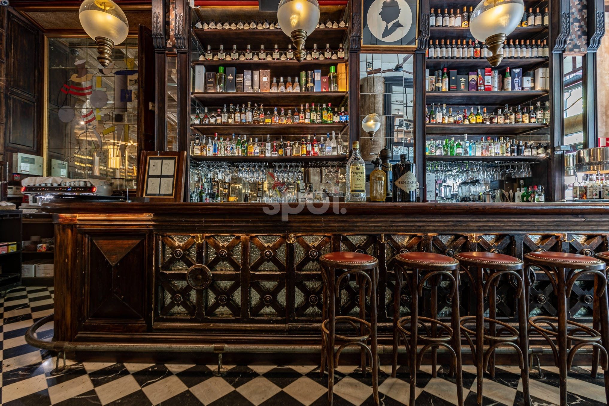 Bar clásico Barcelona, Spain