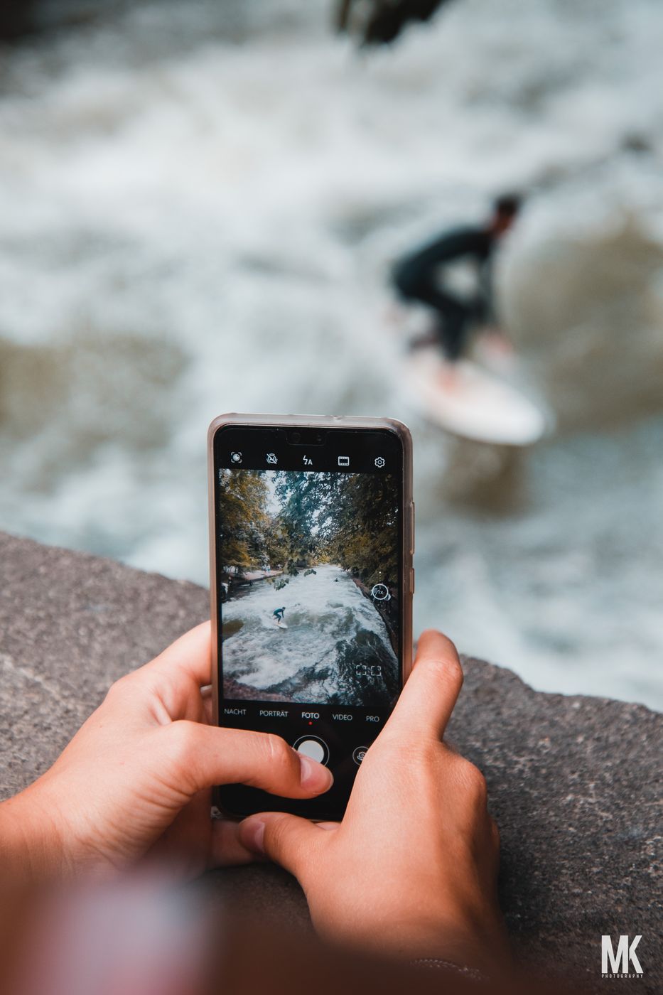 Eisbachwelle / city surfers, Munich, Germany