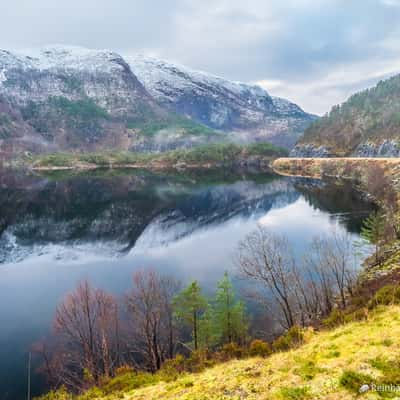 Husdalsvatnet Lake, Norway