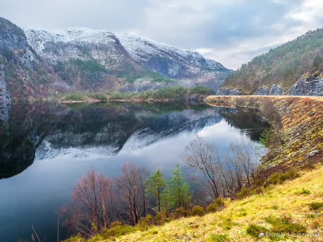 Husdalsvatnet Lake