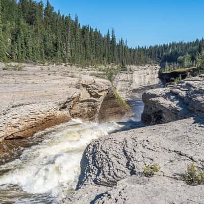 Sambaa Deh Falls, Canada