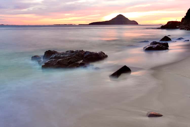 Shoal beach, tea gardens river, Nelson bay,
