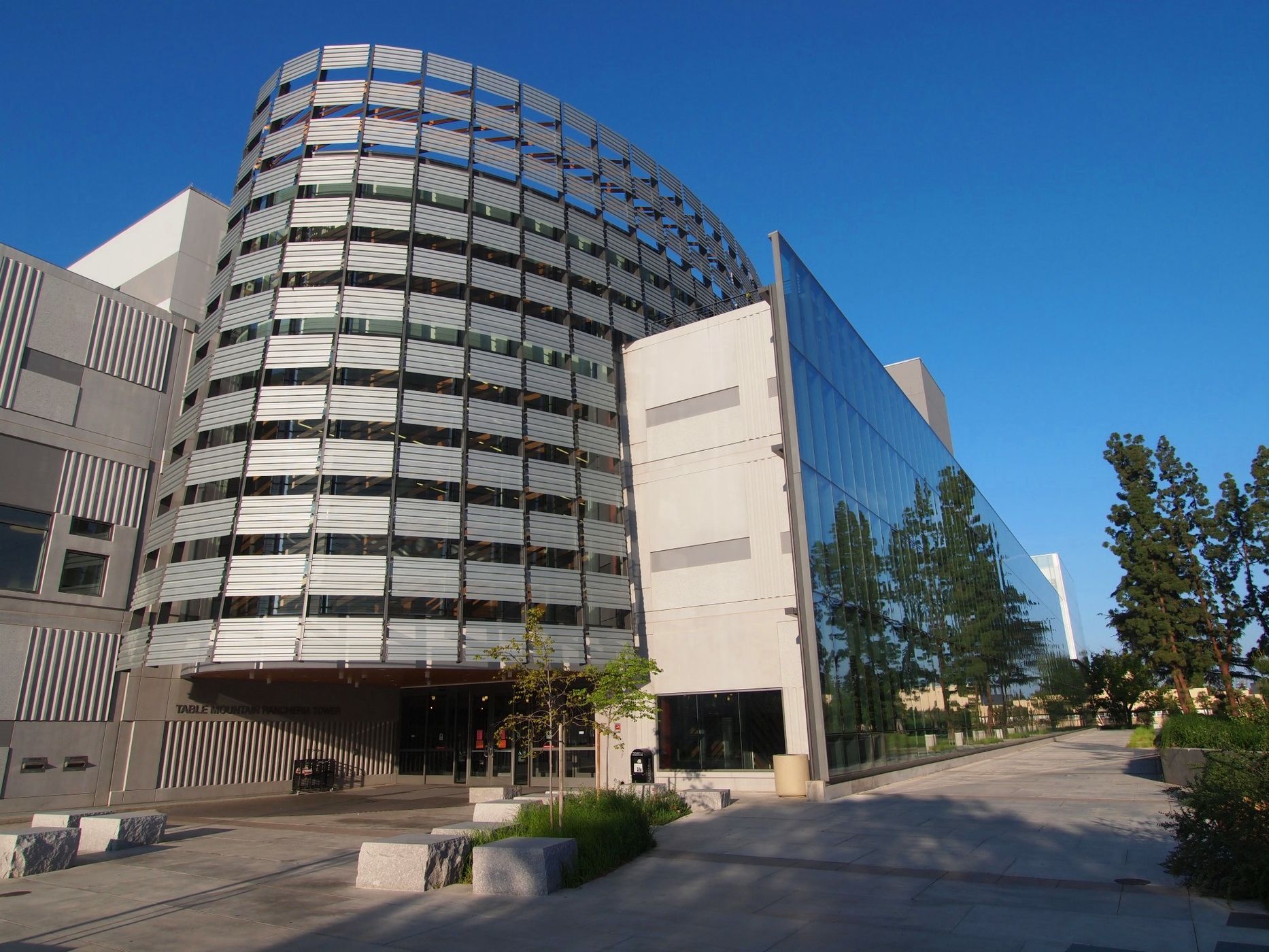 CSUF Henry Madden Library, USA