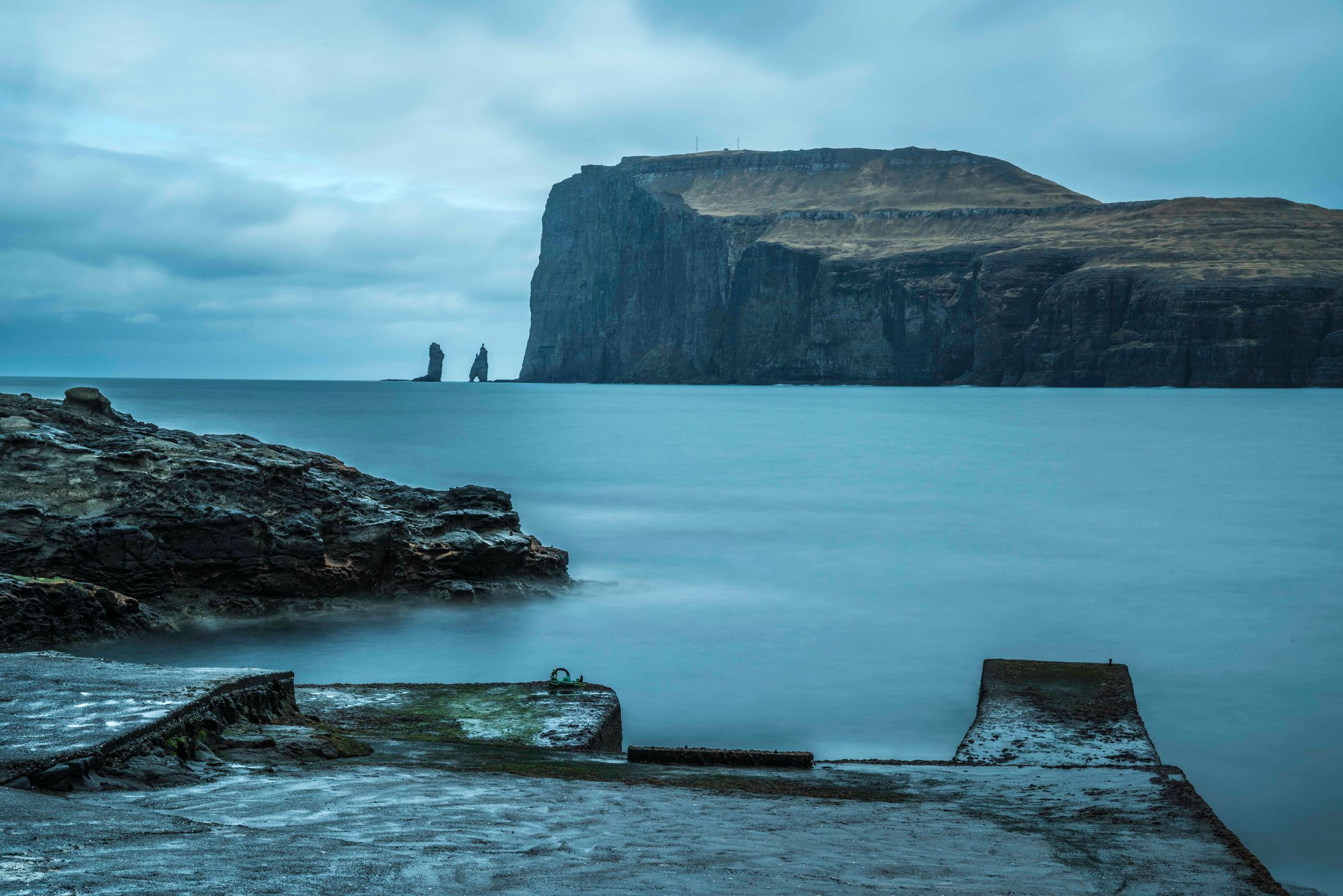 Jetty at Tjornuvik, beach, sea stacks, Faroe Islands