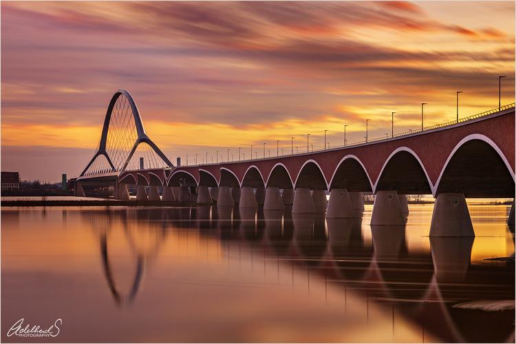 Oversteek bridge, Nijmegen