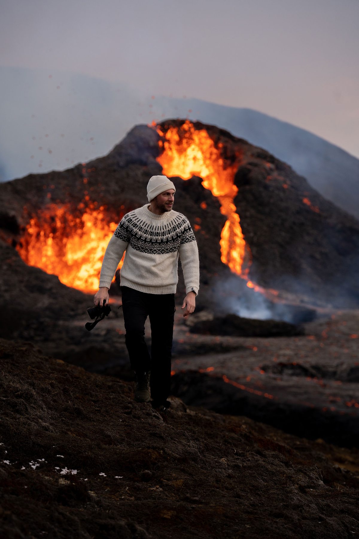 Stunning Photography from an erupting Volcano in Iceland