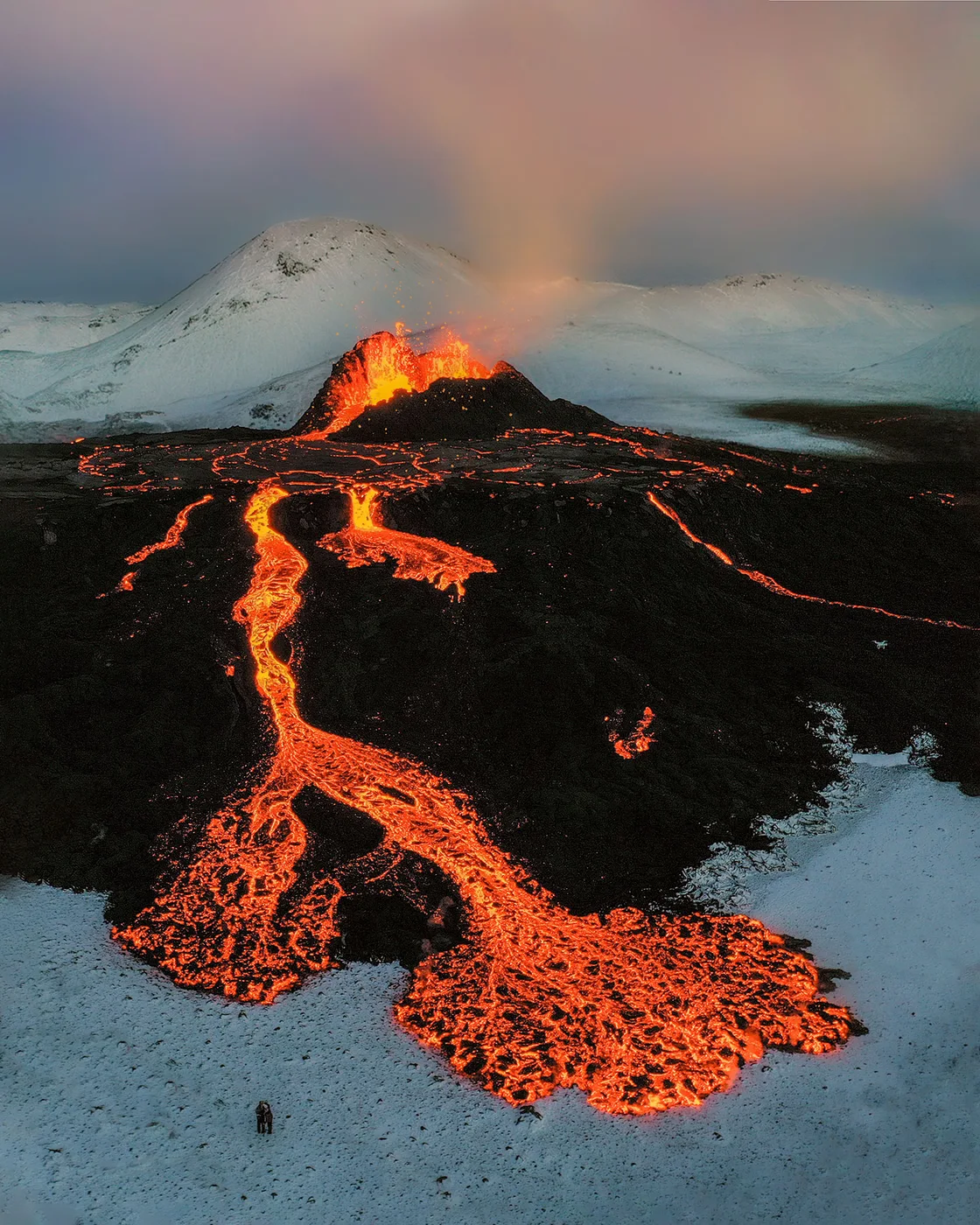 Stunning Photography from an erupting Volcano in Iceland