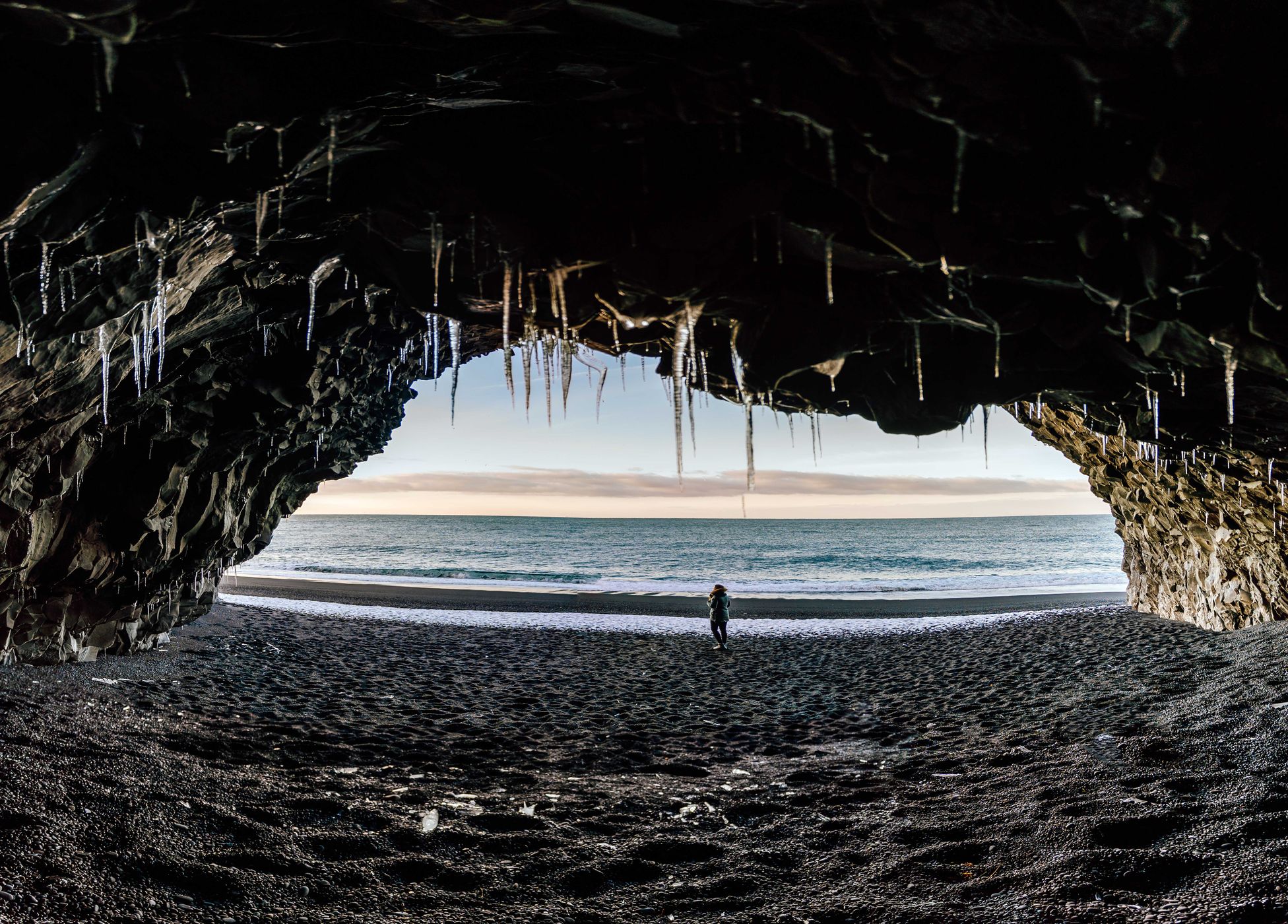 Cave Reynisfjara, Iceland